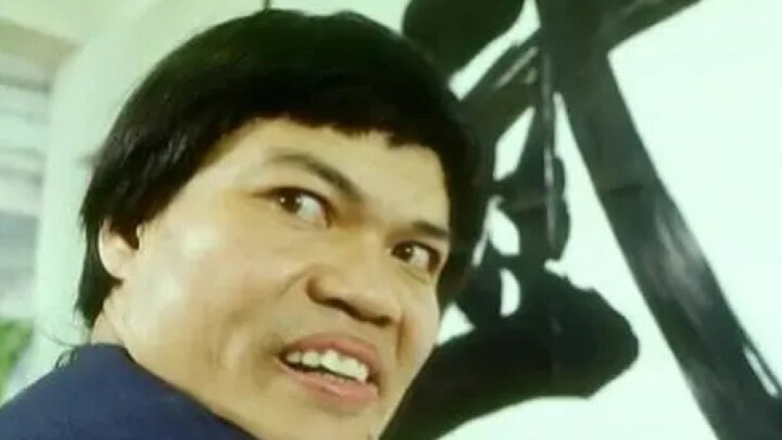 It's time for Huangji to show off his amazing fist technique.