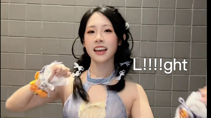 L!!!!ght's little dance └|∵|┐ ┌|∵|┘