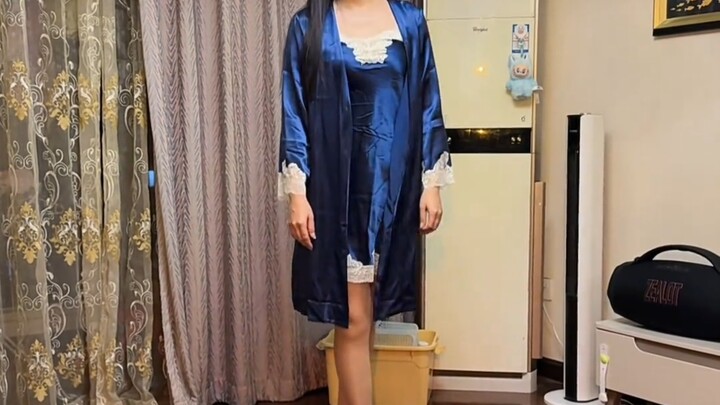 That auntie is so classy!