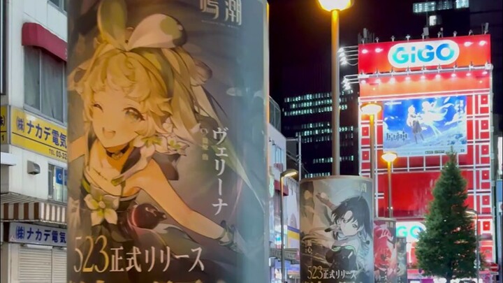 In Akihabara, some Genshin Impact pillars have been replaced with Honkai: Star Rail ones.