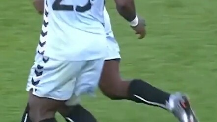 A sense of inner responsibility compels the injured Asubrey to stand up at all costs. #Touching#Foot