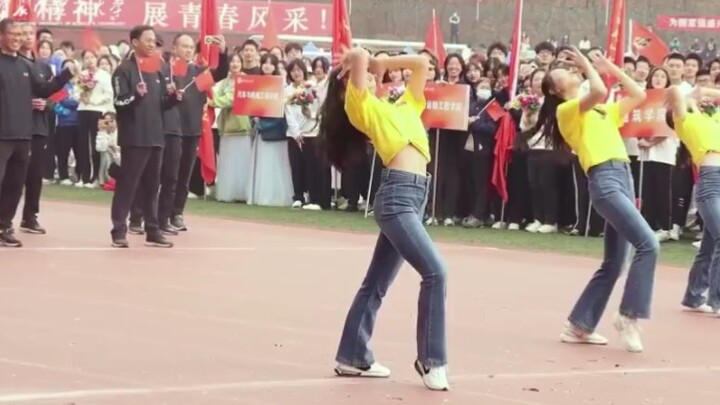 Dance Performance by Physical Education Teachers at the 20th Track and Field Meet of Changsha Univer