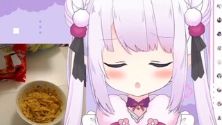 Japanese Lolita looks back at this year's popular videos, watching herself eating red oil noodles an