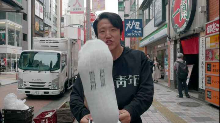 Will white socks get dirty if you walk on the streets of Japan?