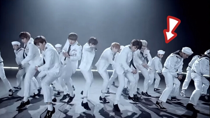 【لي مينهو】وجد أرنباً صغيراً في فرقة الرقص، جاداً وشاباً، في مقدمة بتس لعام 2015