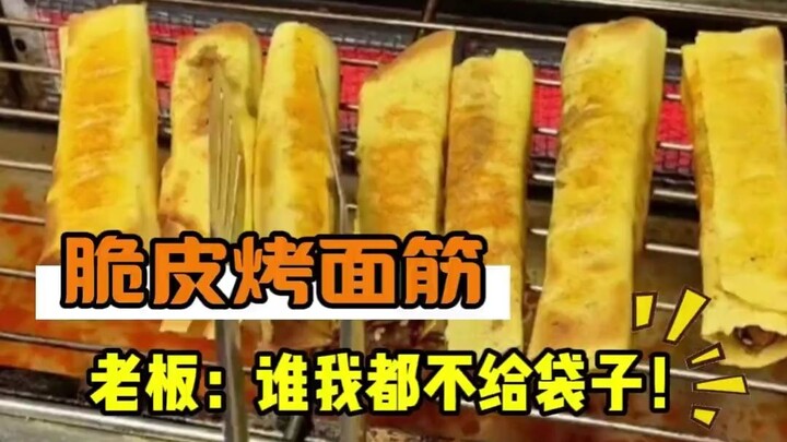 Ông chủ: Dù là ai đến cũng không phát túi nilon nữa!