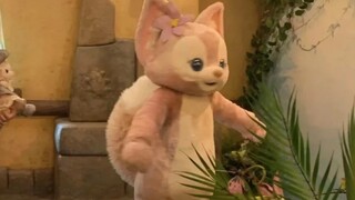 Lingna Belle is adorable even without clothes.