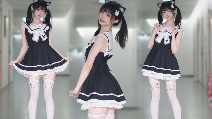 Hum╭(╯^╰)╮Don’t stare at the cat in socks! I’m obviously cuter~❤️sweets parade❤️