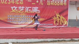 #Nàng_Tuyệt_Vương# Cosplay Yunjin: Mình không mang tóc giả vì trường không cho phép. Xin lỗi nhé. Kh