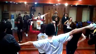 Very crowded practice room 2NE1 BIGBANG lollipop