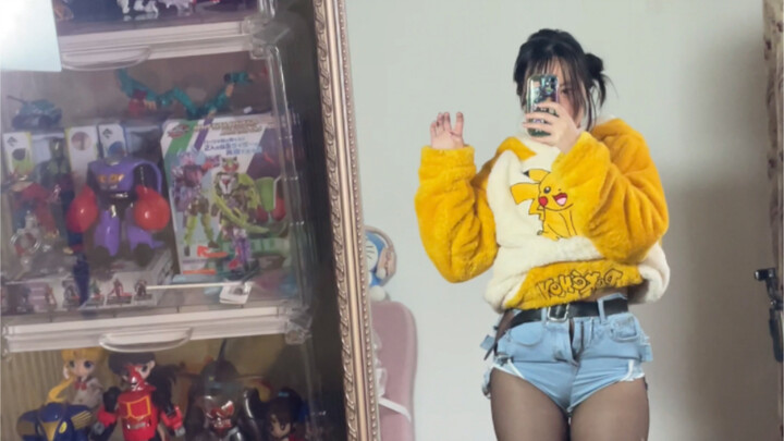 Hahaha, the follow-up to my wild makeover of these denim shorts is here!