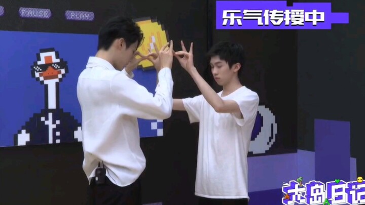 Zhou Keyu dan Lin Mo menari "Sangat Bagus"