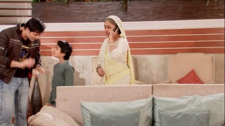 Iss Pyaar Ko Kya Naam Doon-389