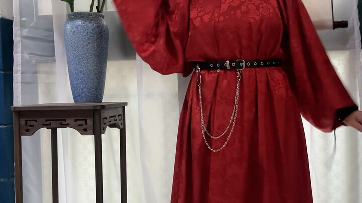 พอฉันจ่ายไปร้อยกว่าหยวนซื้อเสื้อคลุมคอกลมแล้วรู้สึกว่าราคาถูกดี ก็ไม่คิดเลยว่านี่แค่จุดเริ่มต้นเท่าน