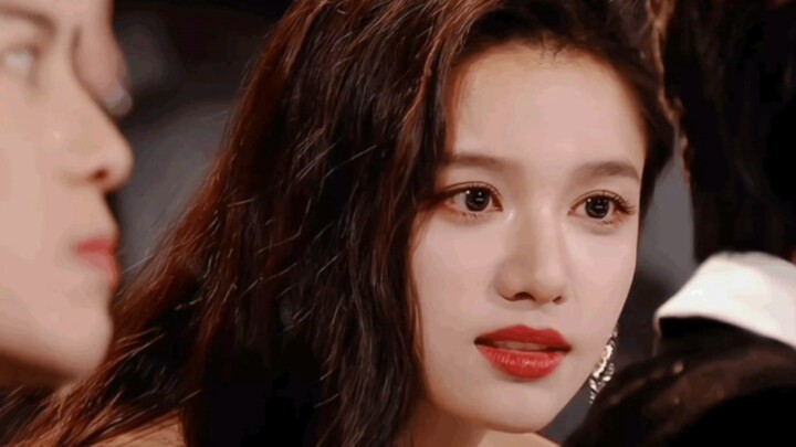 Zhang Jingyi—having this face in the entertainment industry really sets her apart.