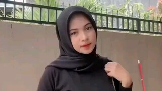 ketika di ajak jalan tapi jajannya cilok🖤