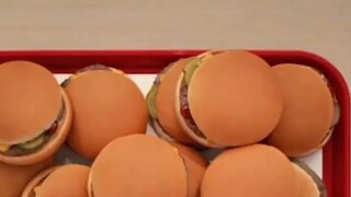 [بيلوغا ورفاقه] ديسكو أم ماكدونالدز، هذا هو السؤال...