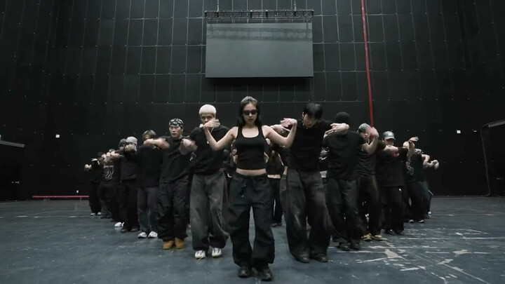Ruang latihan panggung MMA 2025 JENNIE dibuka untuk umum