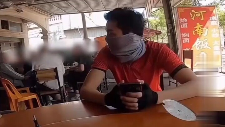Saat bersepeda di Henan, Wu Lei memesan hidangan kukus dengan telur dadar dan terkejut melihat porsi