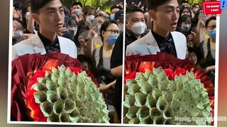 Tỏ tình bằng 'HOA TIỀN' giữa phố đi bộ, thanh niên nhận cái kết 'ĐẮNG NHƯ VÔI' _