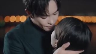 Gadis dipenjara diputus keluarga, paman CEO 10 tahun lebih tua membawanya pulang