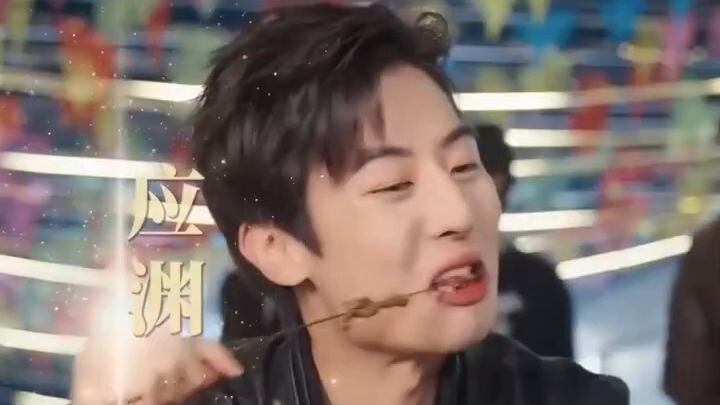 ขอทานกำลังกินบาร์บีคิวถูกมาเฟียรังแก