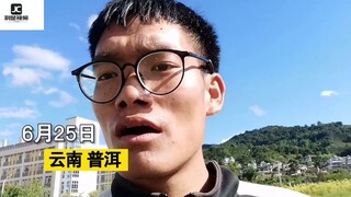 Selamat datang untuk mendaftar di Universitas Pertanian Yunnan! Seorang mahasiswa pria giat mempromo