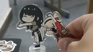 Suck on Takina's feet
