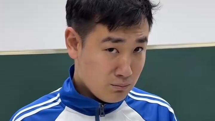 When you have to hold back your laughter in class, Zhao Dezhu!
