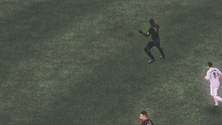 p adu tendangan voli di fifa mobile