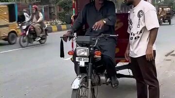 Part 1 | Rickshaw 🛺 Ma Mobile or Valet rakh dya 😂🙏👌|| #mianasifprank #prankwars #comedyvideo #pr