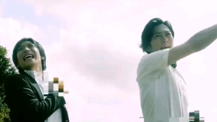 In the famous scene of "He-Low", Gaia and Dragoon transform in the same frame?