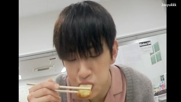 [Joshua Hong] The rabbit needs to chew slowly and carefully.