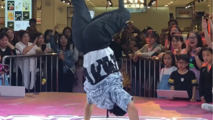 Membuka kompetisi tari jalanan: Momen battle dance yang seru