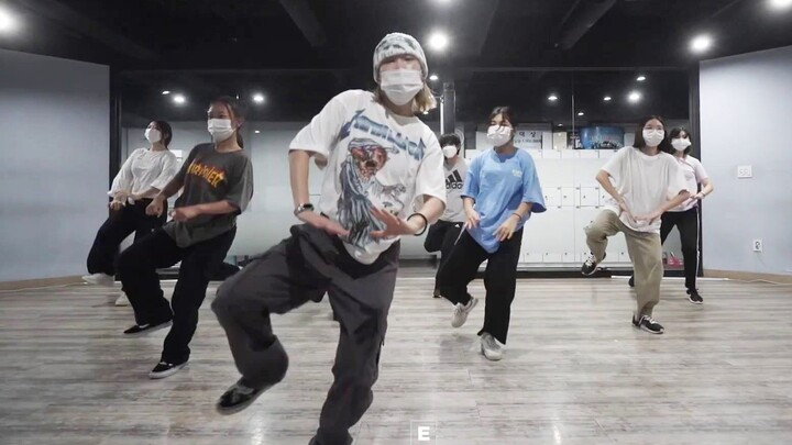 รวมคลิปเต้นฮิปฮอปสุดมีสไตล์ของสาว DOLLA พร้อมท่าเต้นเท่ๆ ในเพลง Fine China
