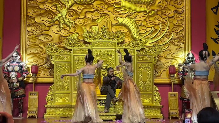 Nghe nói combo “ông vua hôn quân” này chỉ có 58 tệ, chẳng phải còn đã hơn cả việc tặng quà trực tiếp