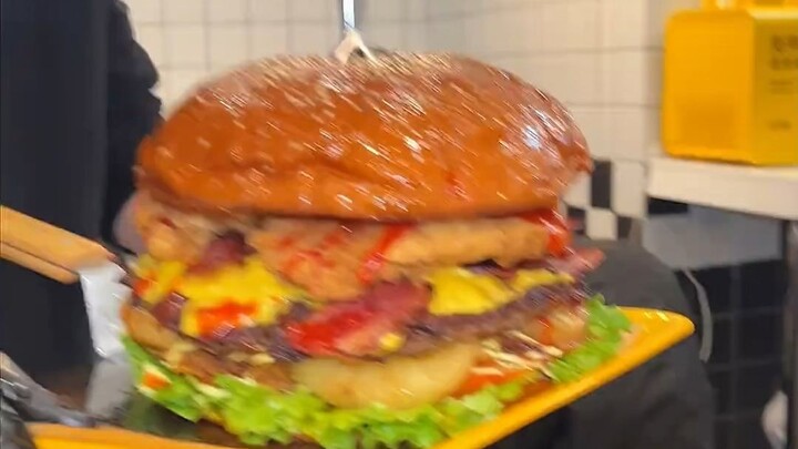 12-jin jumbo burger! Bet the boss a headstand while washing hair!