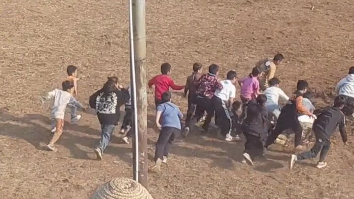 Yunnan folks have been raised to help slaughter the New Year pig since they were little. A netizen c