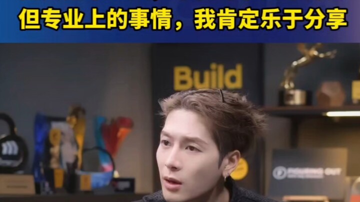 หวัง เจียเจ๋อ ตอบคำถามแบบ “ชี้นำ” ของพิธีกรชาวอินเดียว่า “ผมเป็นแค่ศิลปิน คนที่ไม่เข้าใจก็ไม่ขอออกคว