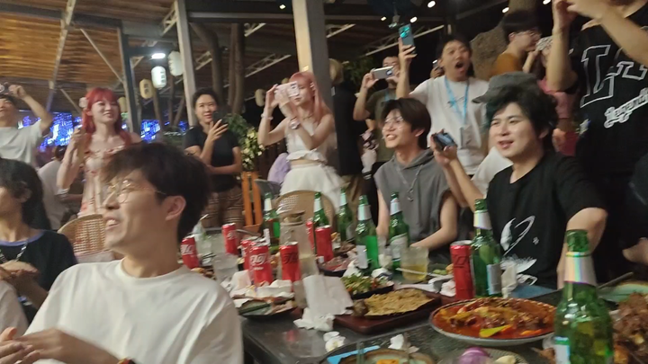 للصراحة، كنت أشعر بالإحباط قليلاً خلال هذين اليومين من التجوّل؛ لم أستطع العثور على أي مجموعة تجمعنا