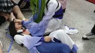 [شقيق الحفرة/كوس] الرقص في مؤتمرات الكوميديا؟ مباشر!
