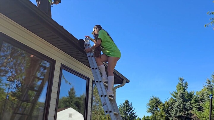 𝐠𝐢𝐫𝐥 𝐝𝐢𝐝 𝐓𝐇𝐀𝐓 𝐟𝐨𝐫 𝐚 𝐧𝐞𝐰 𝐣𝐨𝐛