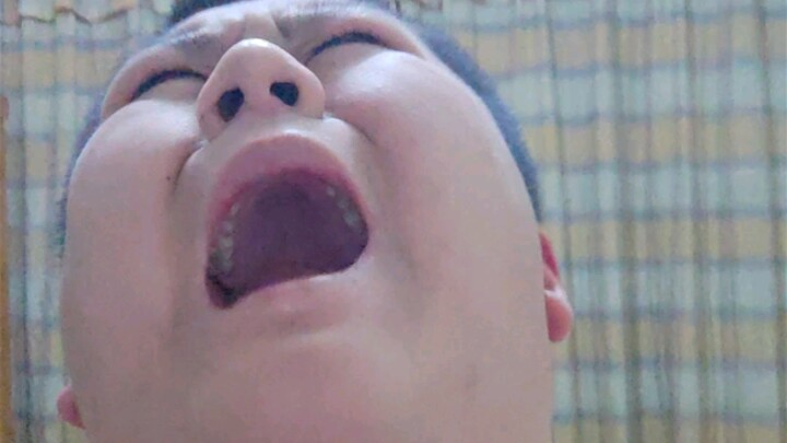 นักเรียนมัธยมที่คิดถึงการเปิดเทอมวันพรุ่งนี้จนทนไม่ไหว ร้องลั่นกลางดึก