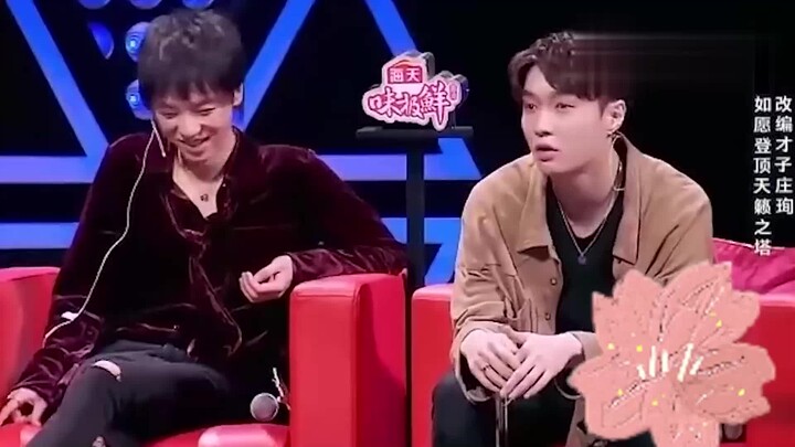 Zhang Yixing commented on the shortcomings of the contestants and threw out a series of English word