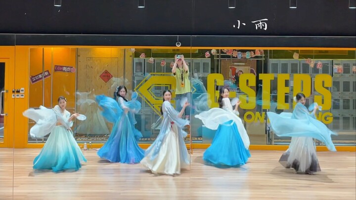 رقصة «المطر الخفيف» | «قطرة بعد قطرة، خرير رقيق» | المطر الأزرق المنعش التالي