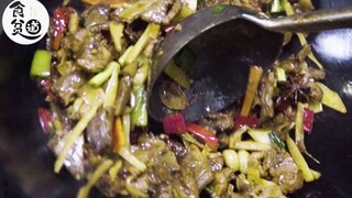 Restoran kaki lima dengan hanya 6 meja, lengan babi renyahnya bikin orang Guangxi menangis saat menc