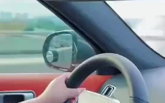 Chiếc xe này của Li Auto thực sự có không gian rất rộng.