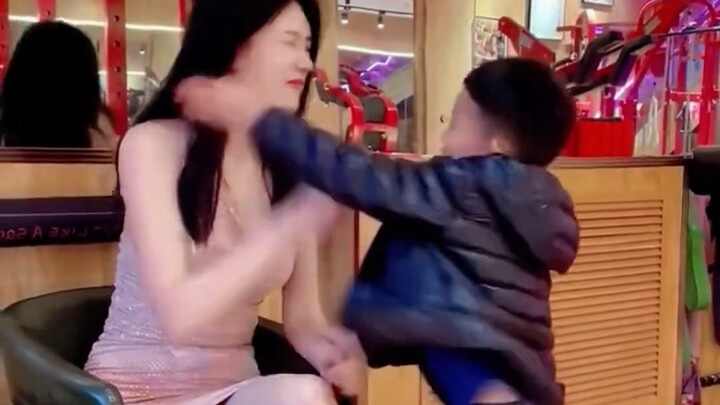 تحدي كتم الضحك!! تفضيل البنات على الأولاد!!!