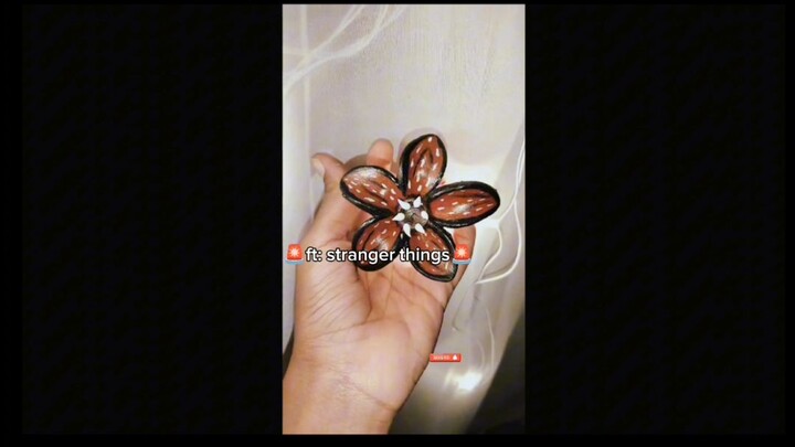 demogorgon hair clip . STRANGER things 🚨⚡🌻