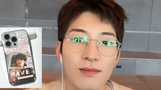 Jeon Wonwoo｜Zhijiyu signing^My eyes widened in shock after seeing the phone case